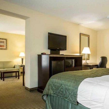 Quality Inn & Suites Greenville - Haywood Mall Экстерьер фото