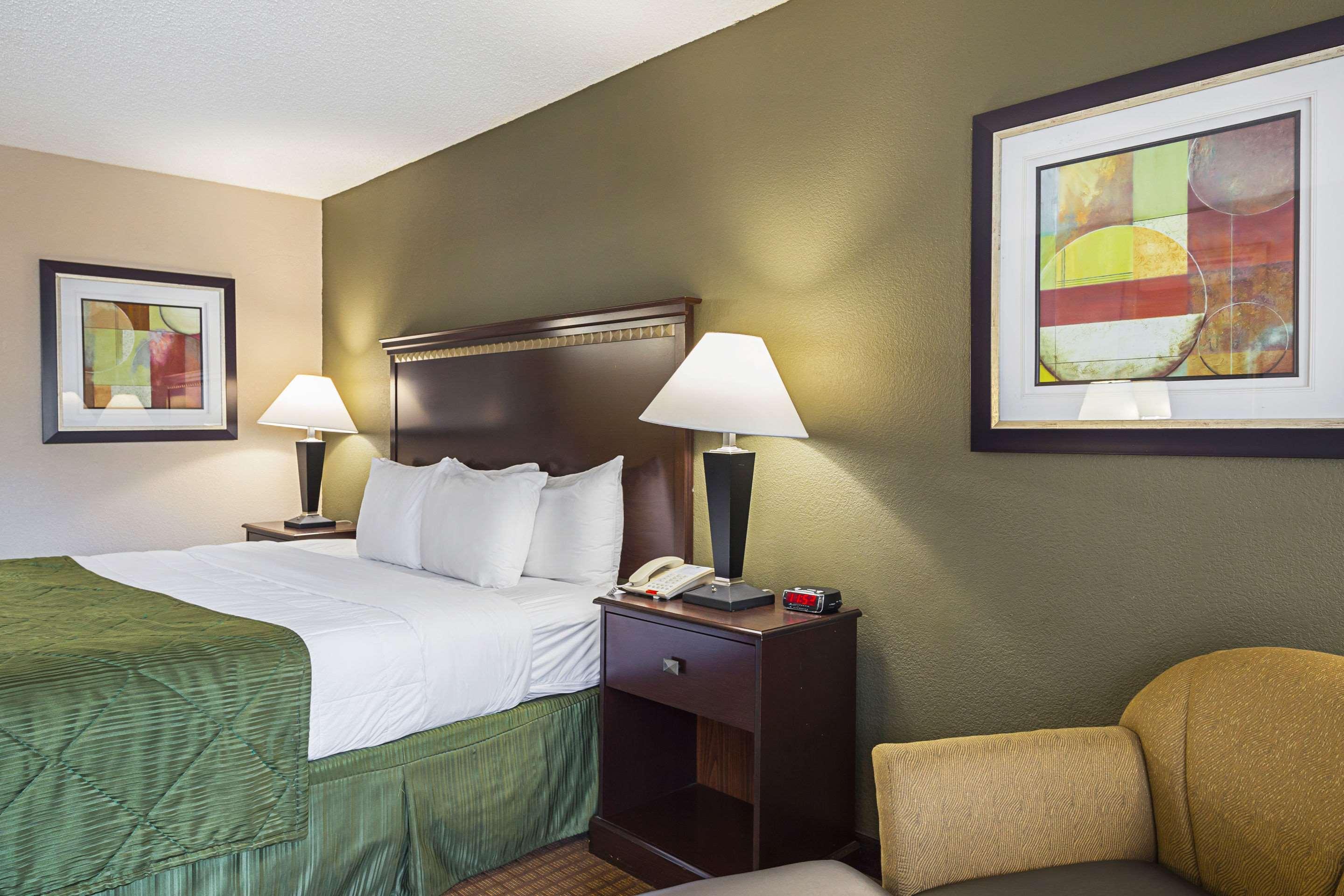 Quality Inn & Suites Greenville - Haywood Mall Экстерьер фото