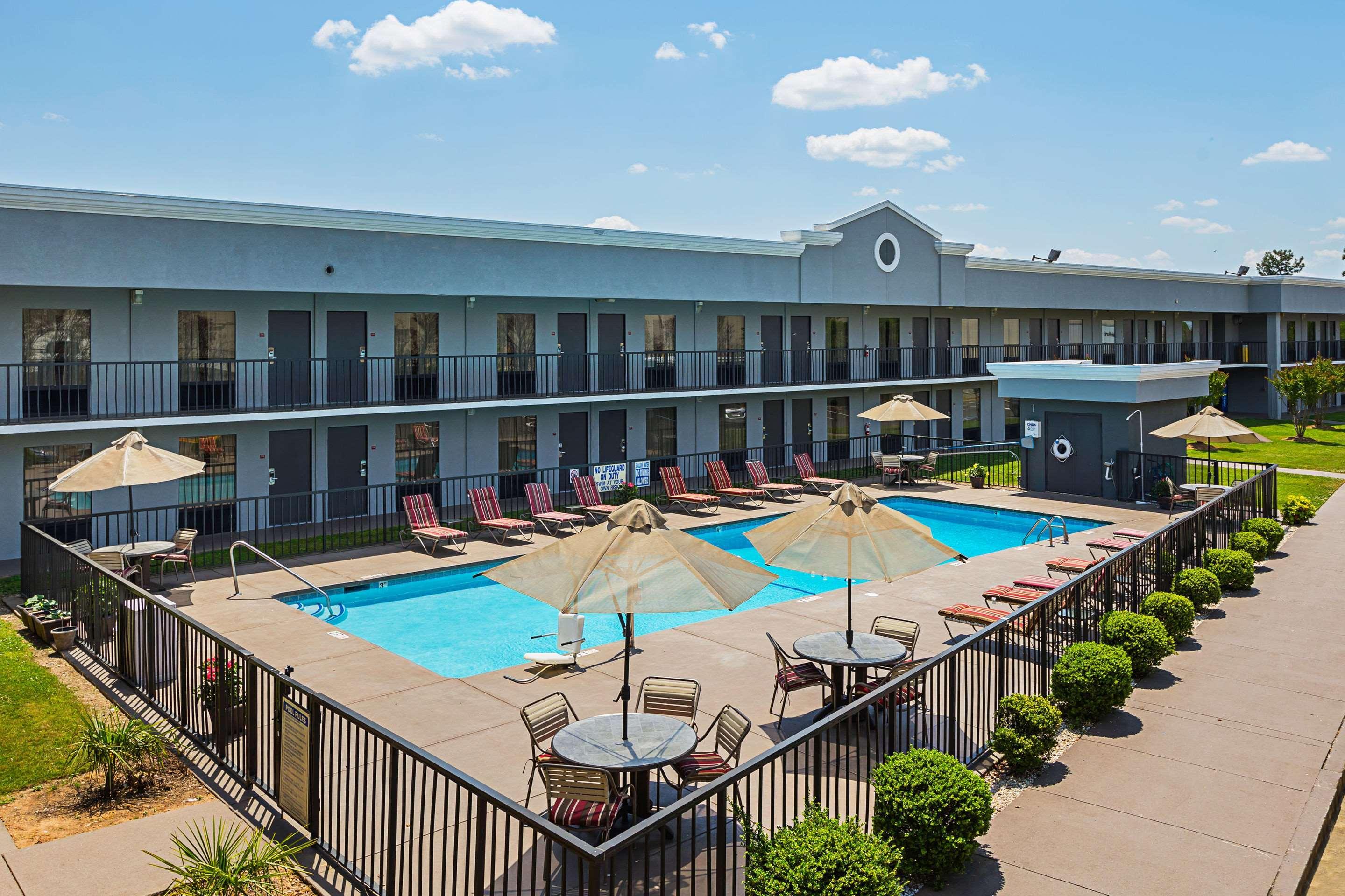 Quality Inn & Suites Greenville - Haywood Mall Экстерьер фото