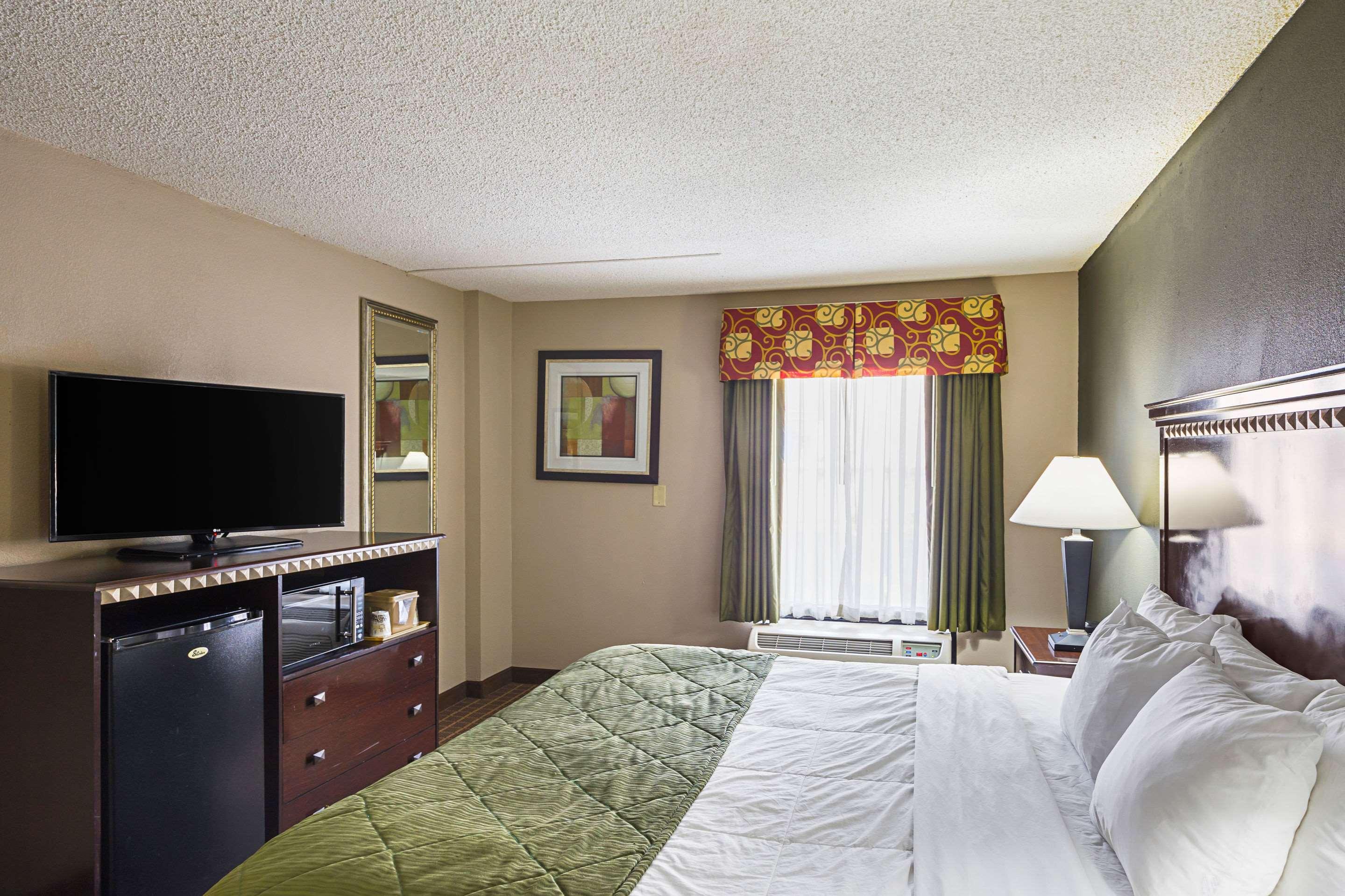 Quality Inn & Suites Greenville - Haywood Mall Экстерьер фото
