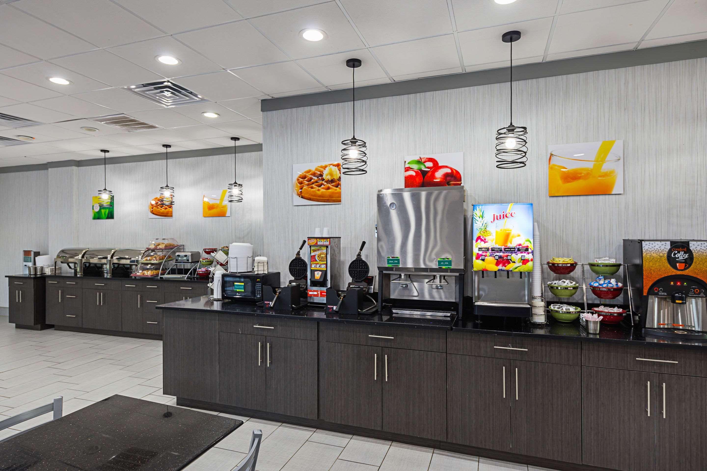 Quality Inn & Suites Greenville - Haywood Mall Экстерьер фото