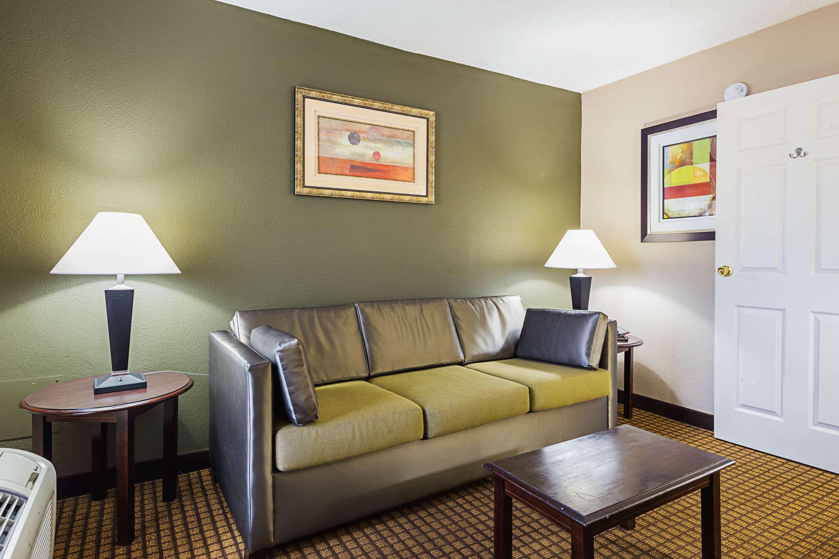 Quality Inn & Suites Greenville - Haywood Mall Экстерьер фото