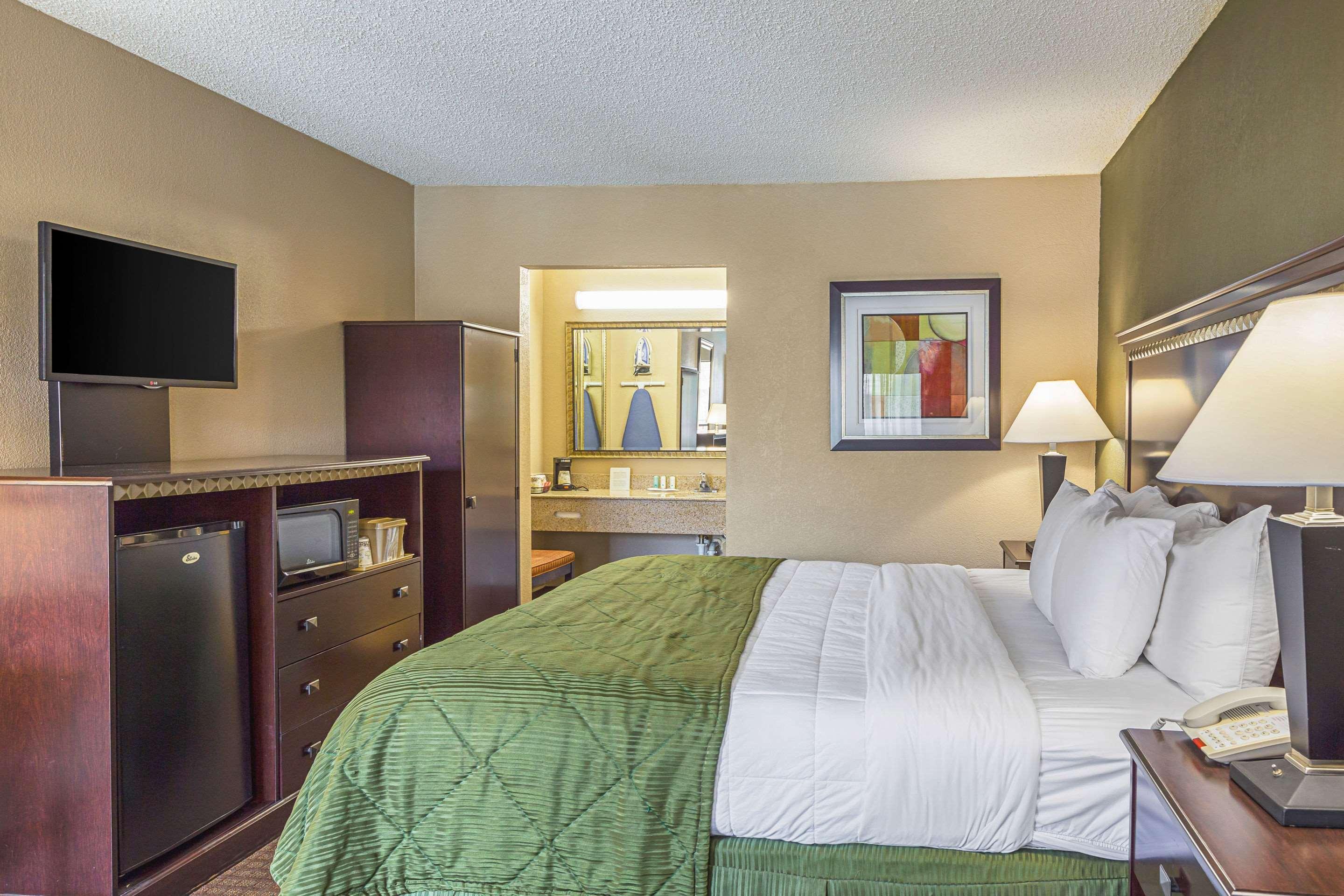 Quality Inn & Suites Greenville - Haywood Mall Экстерьер фото