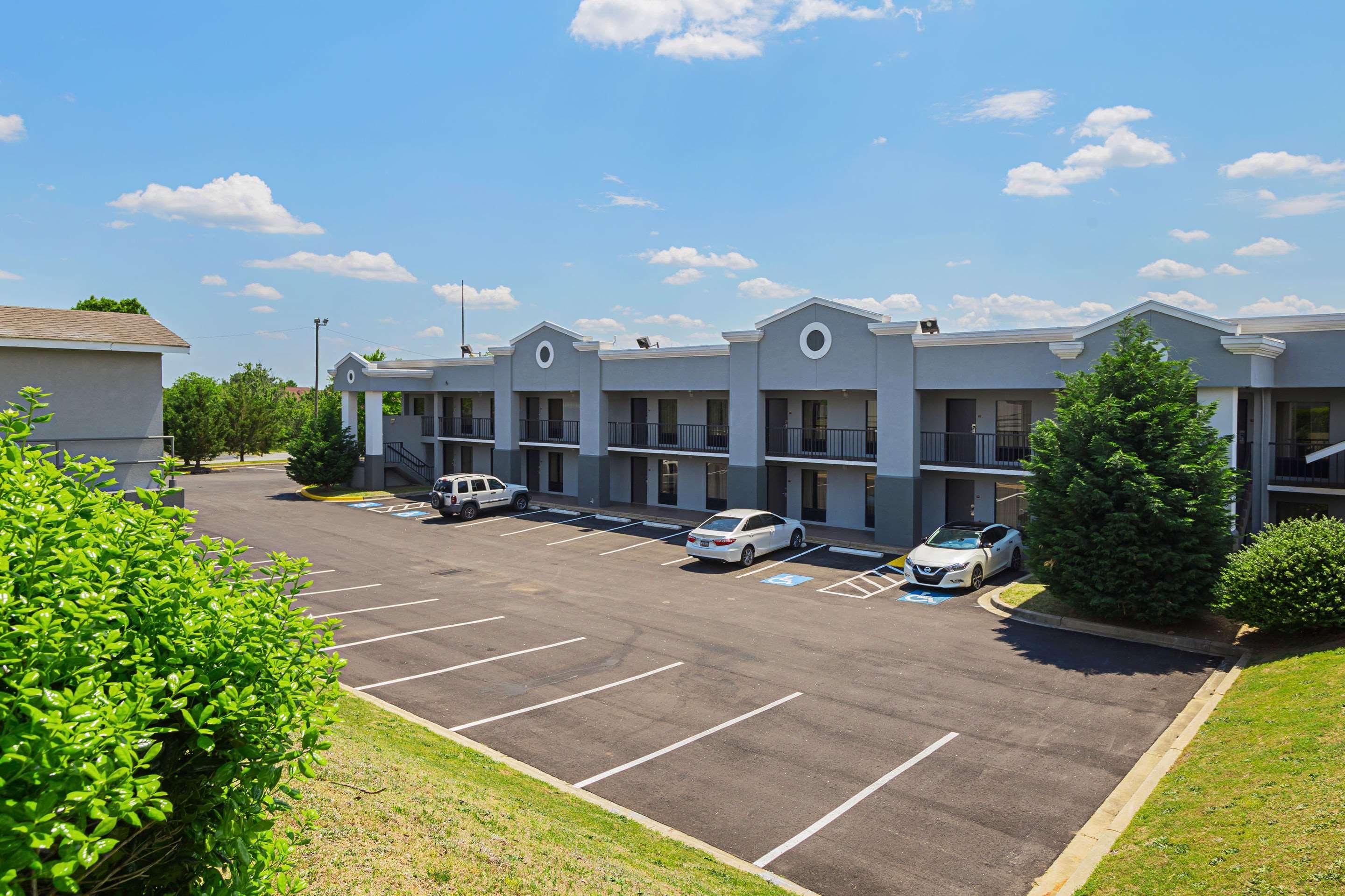 Quality Inn & Suites Greenville - Haywood Mall Экстерьер фото