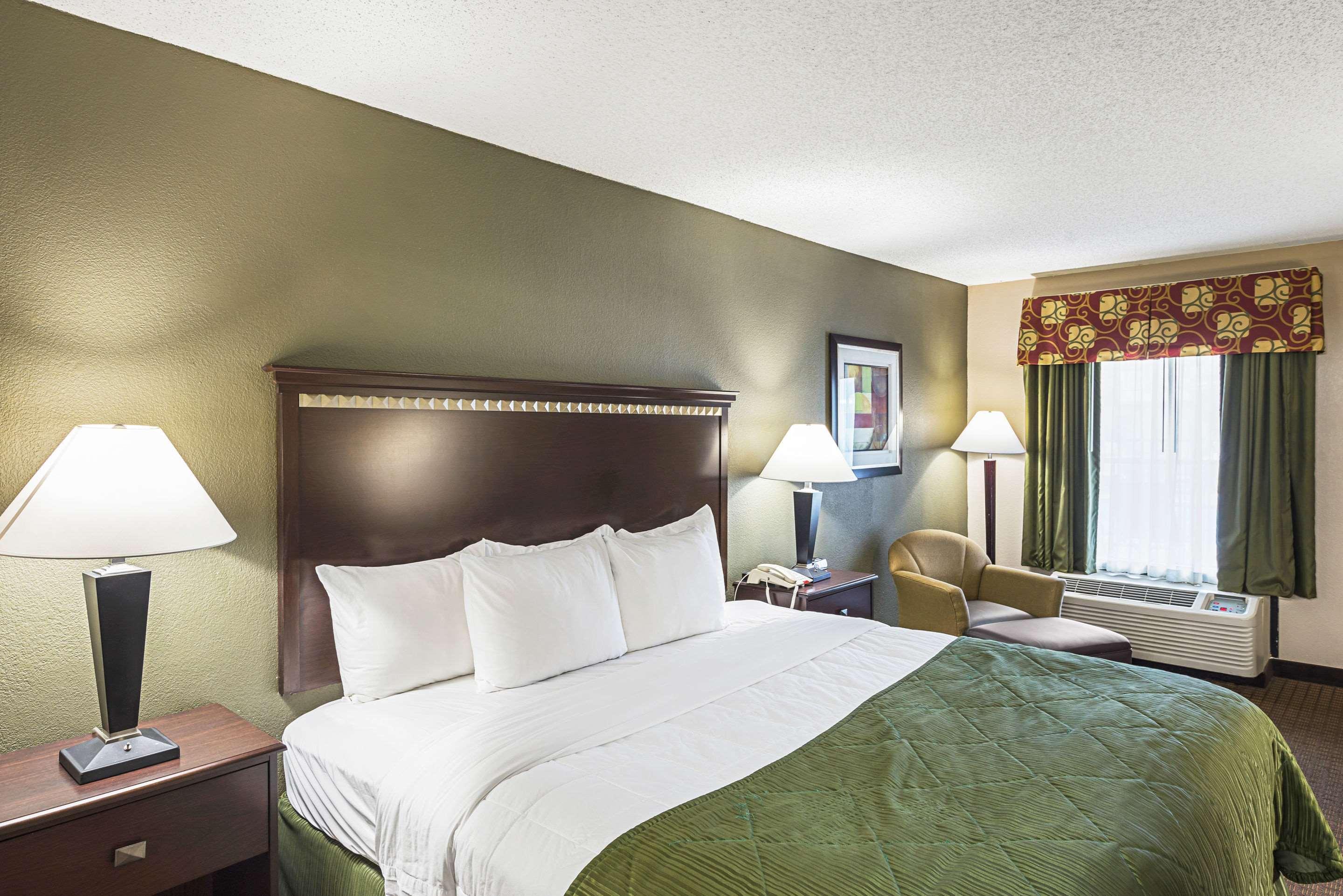 Quality Inn & Suites Greenville - Haywood Mall Экстерьер фото
