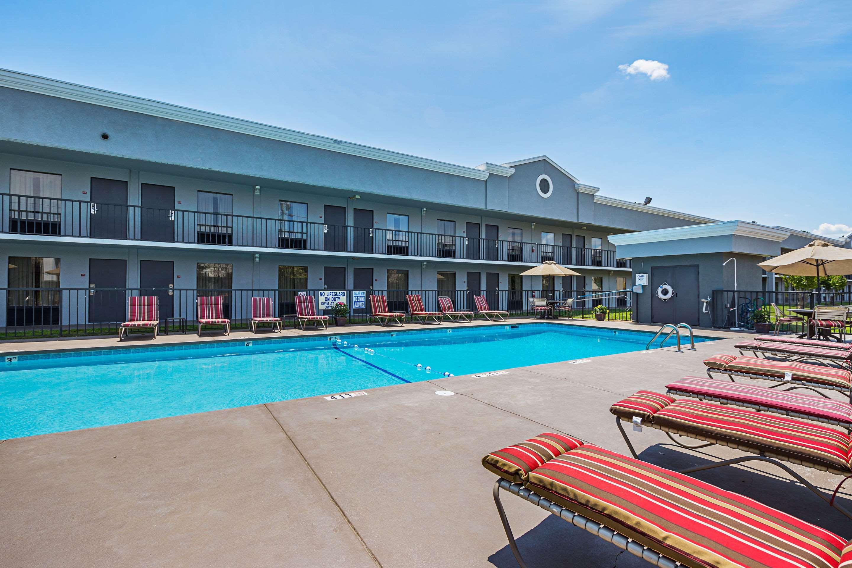 Quality Inn & Suites Greenville - Haywood Mall Экстерьер фото