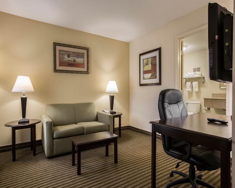 Quality Inn & Suites Greenville - Haywood Mall Экстерьер фото