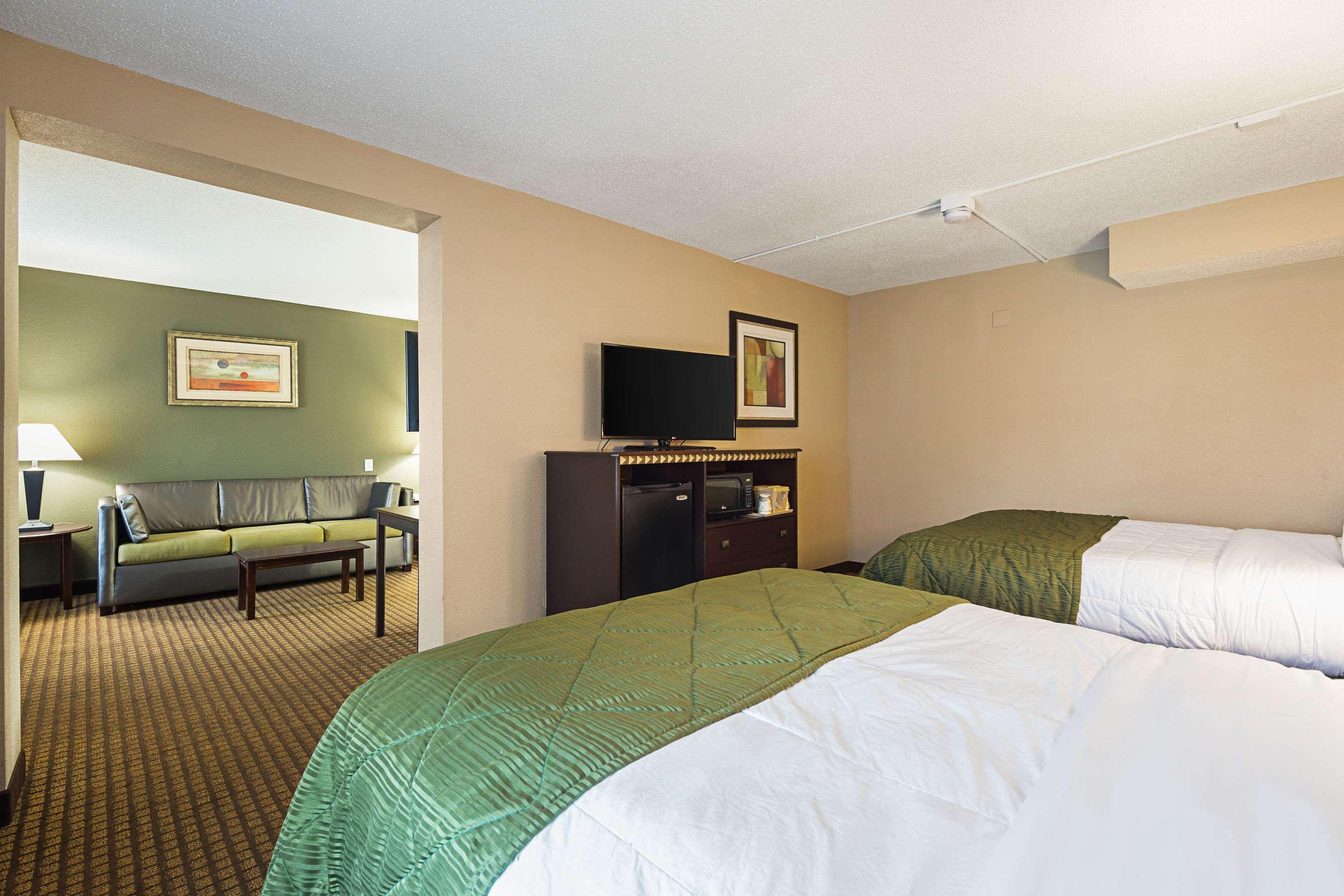 Quality Inn & Suites Greenville - Haywood Mall Экстерьер фото