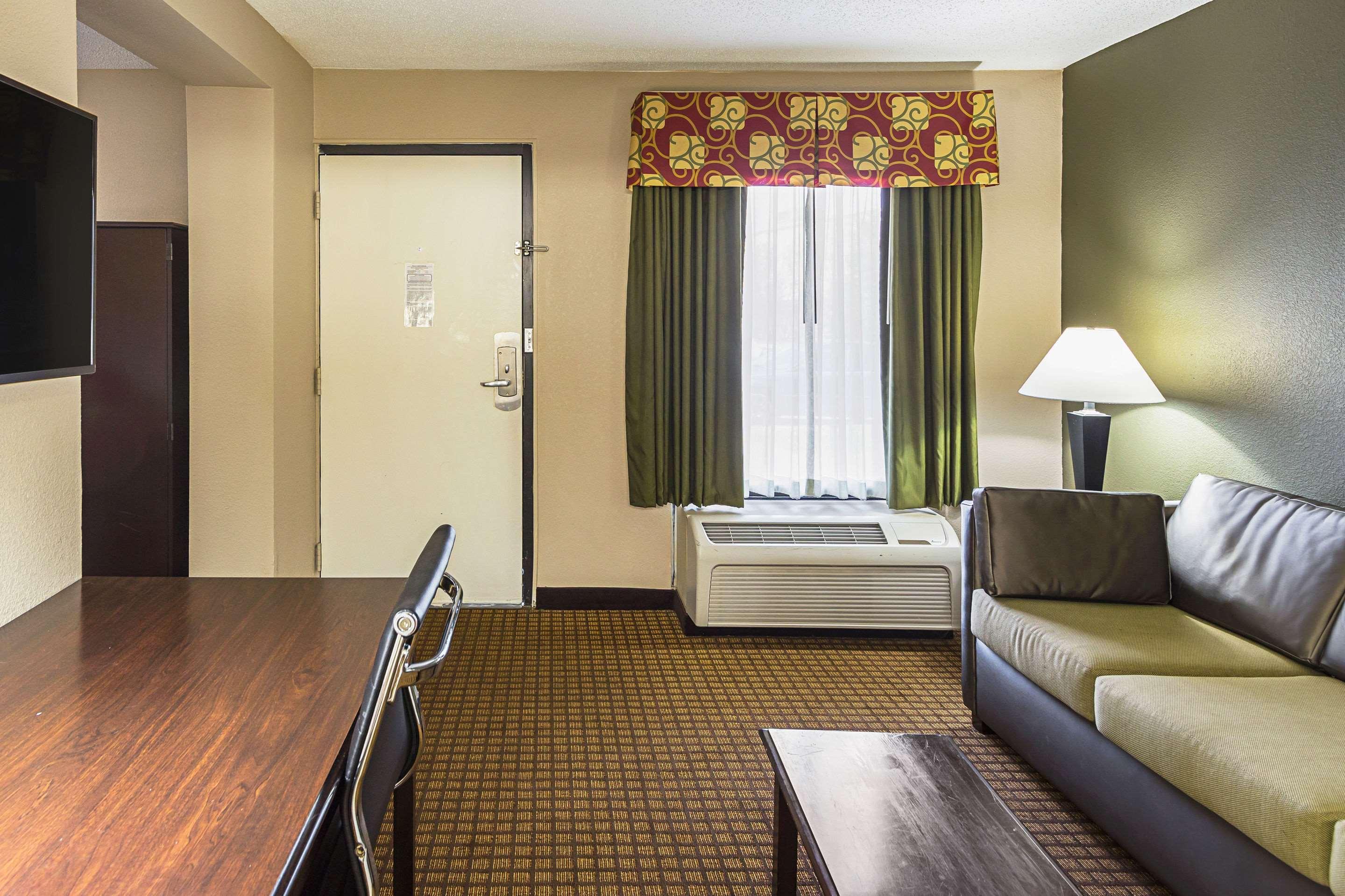 Quality Inn & Suites Greenville - Haywood Mall Экстерьер фото