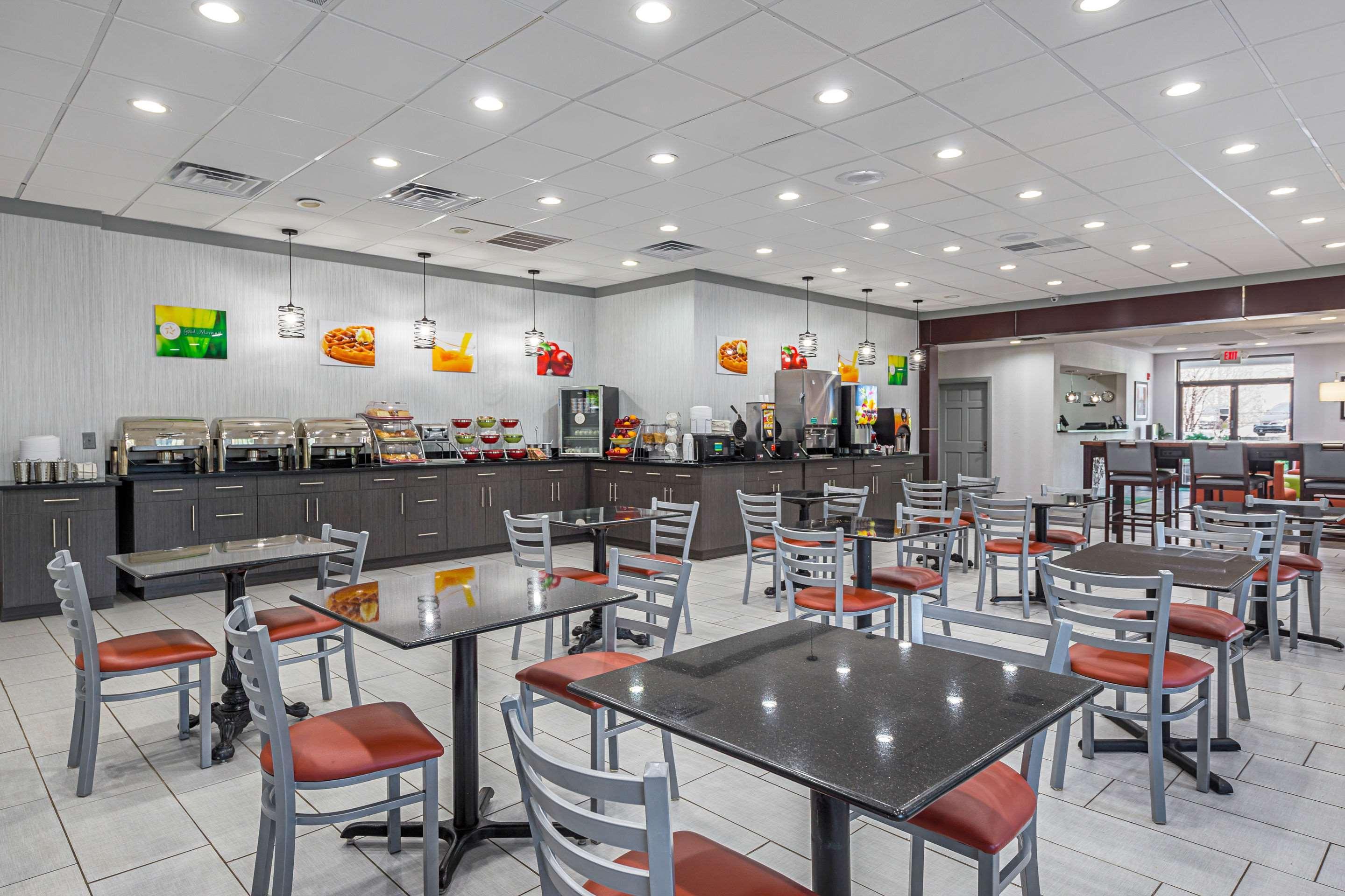 Quality Inn & Suites Greenville - Haywood Mall Экстерьер фото
