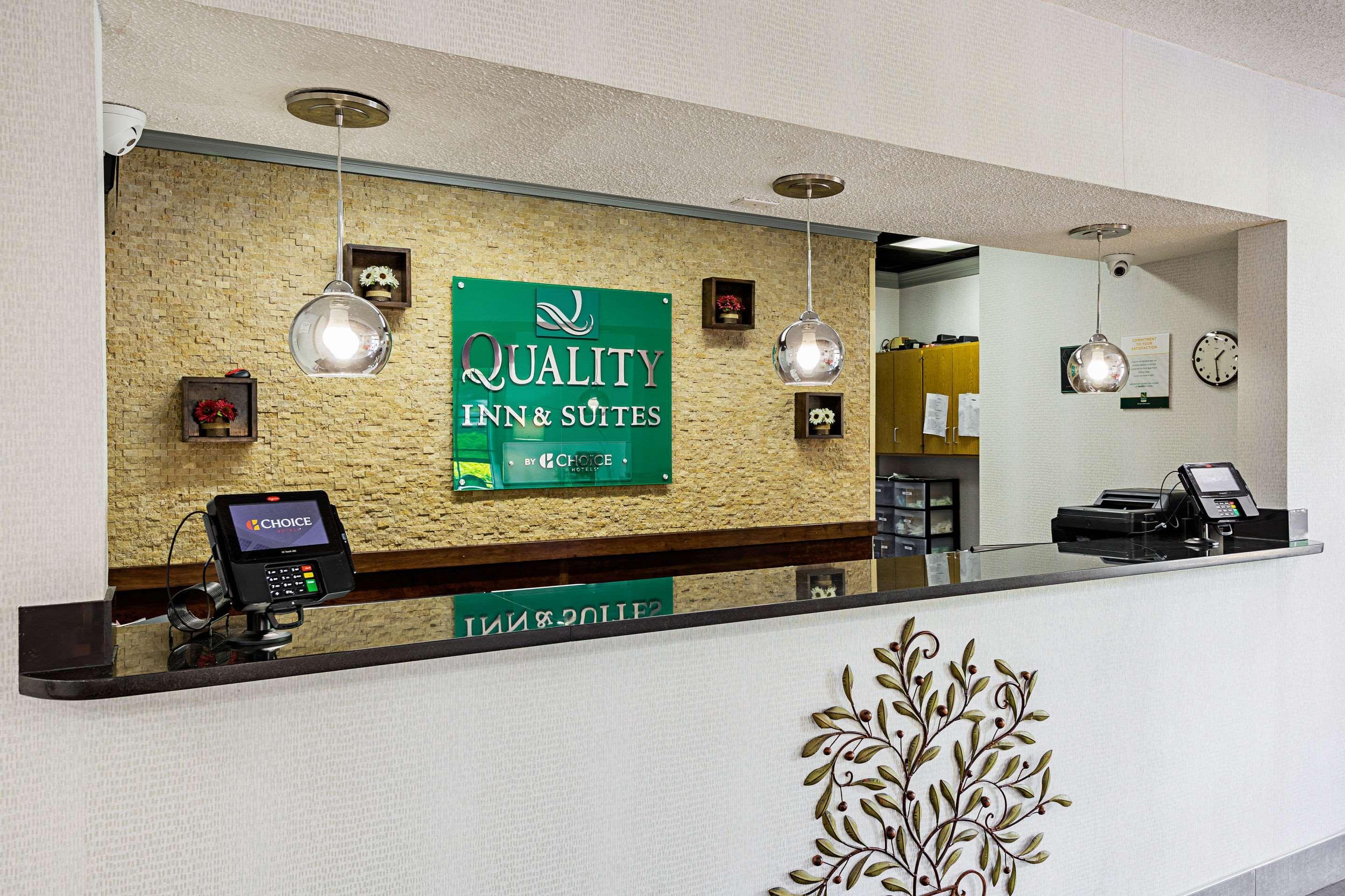 Quality Inn & Suites Greenville - Haywood Mall Экстерьер фото