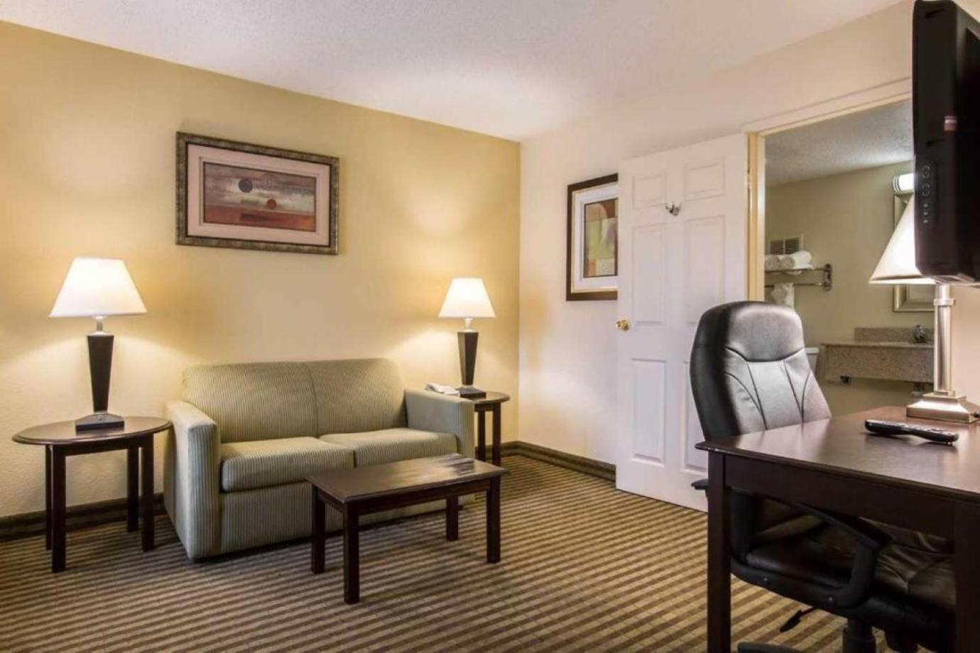 Quality Inn & Suites Greenville - Haywood Mall Экстерьер фото