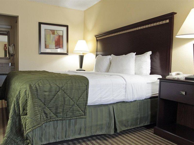 Quality Inn & Suites Greenville - Haywood Mall Экстерьер фото