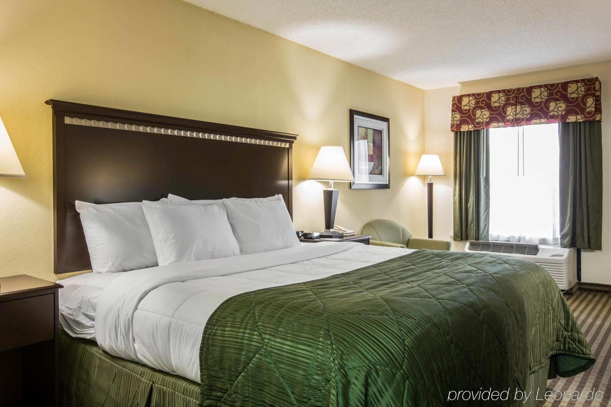 Quality Inn & Suites Greenville - Haywood Mall Экстерьер фото