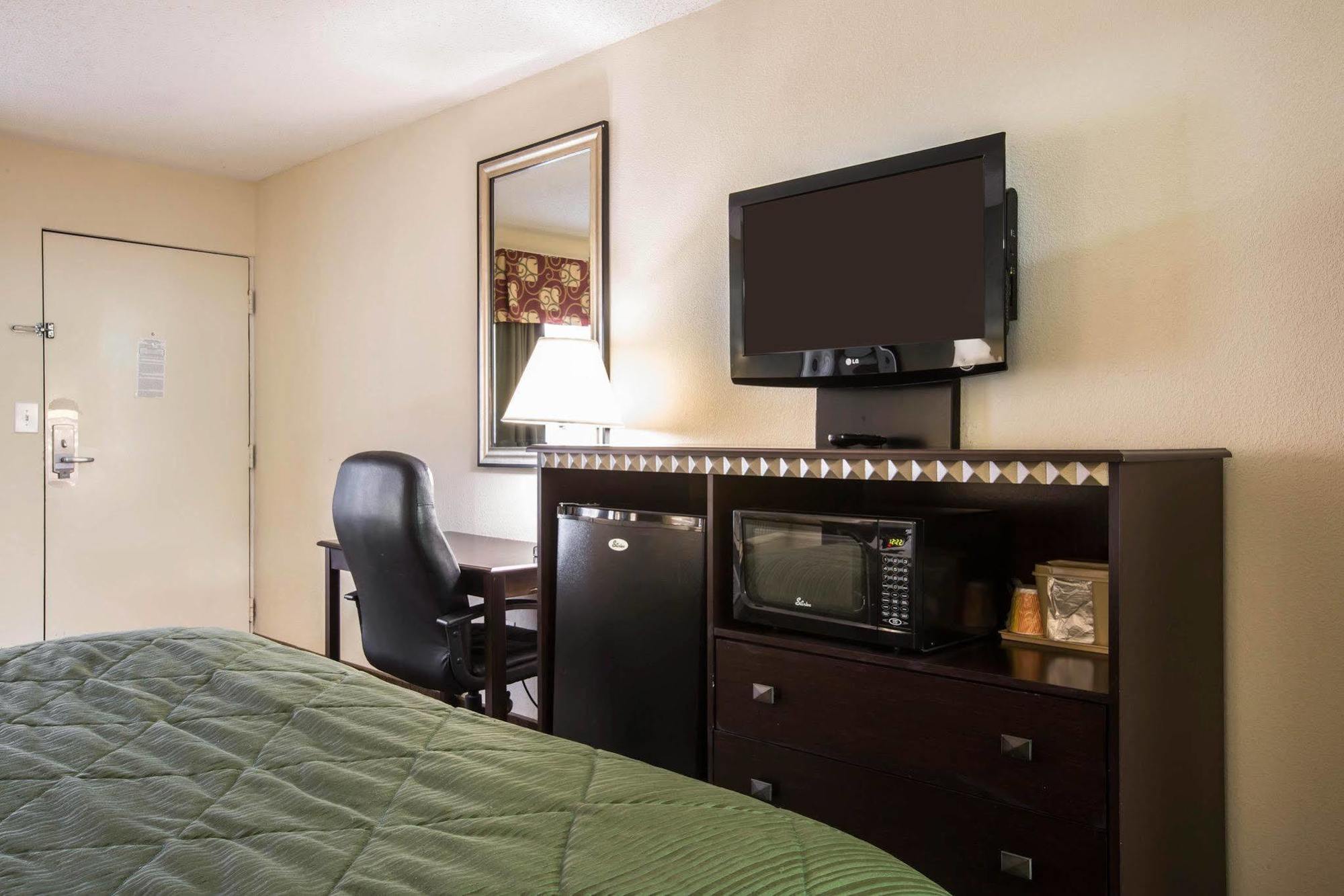 Quality Inn & Suites Greenville - Haywood Mall Экстерьер фото