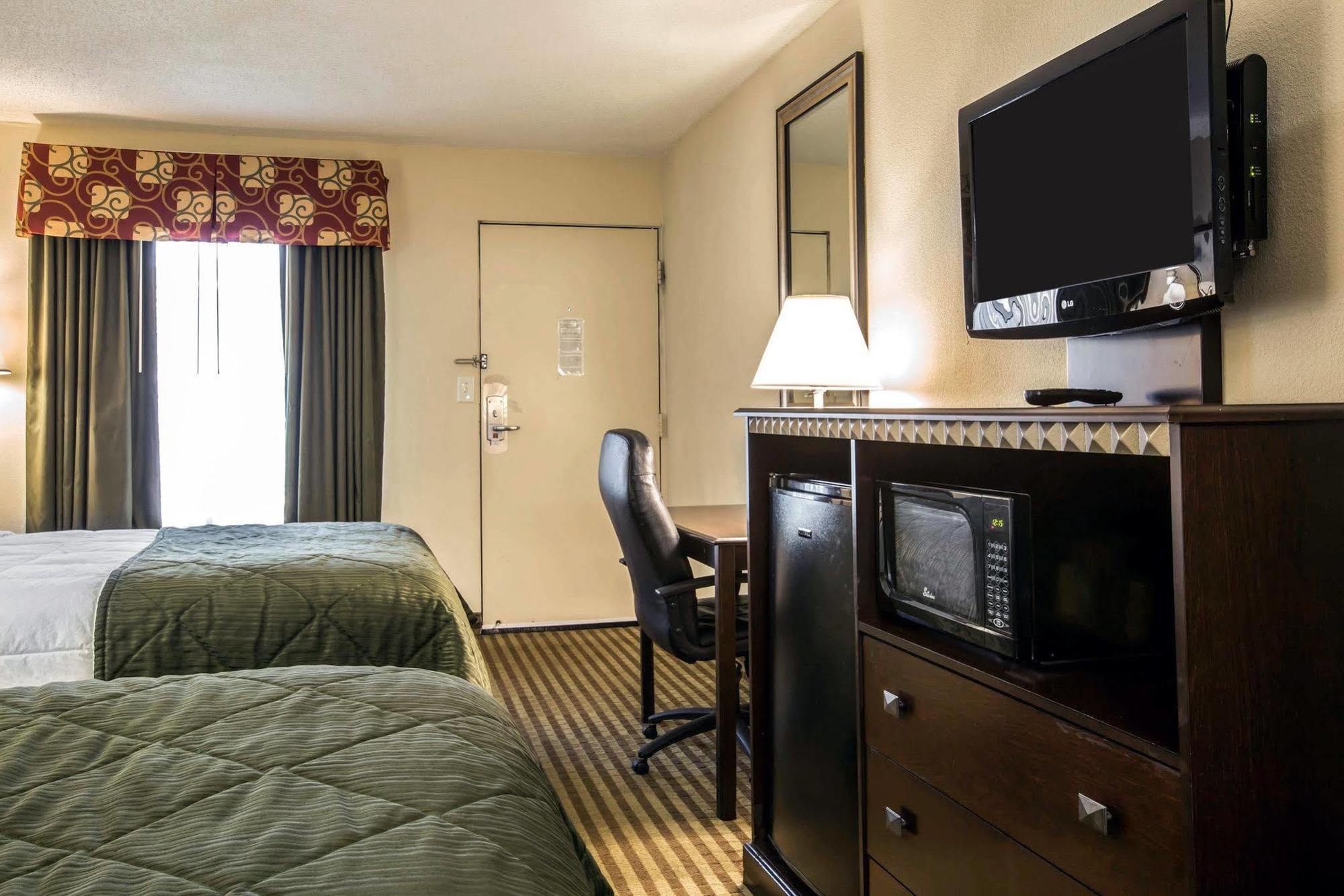 Quality Inn & Suites Greenville - Haywood Mall Экстерьер фото