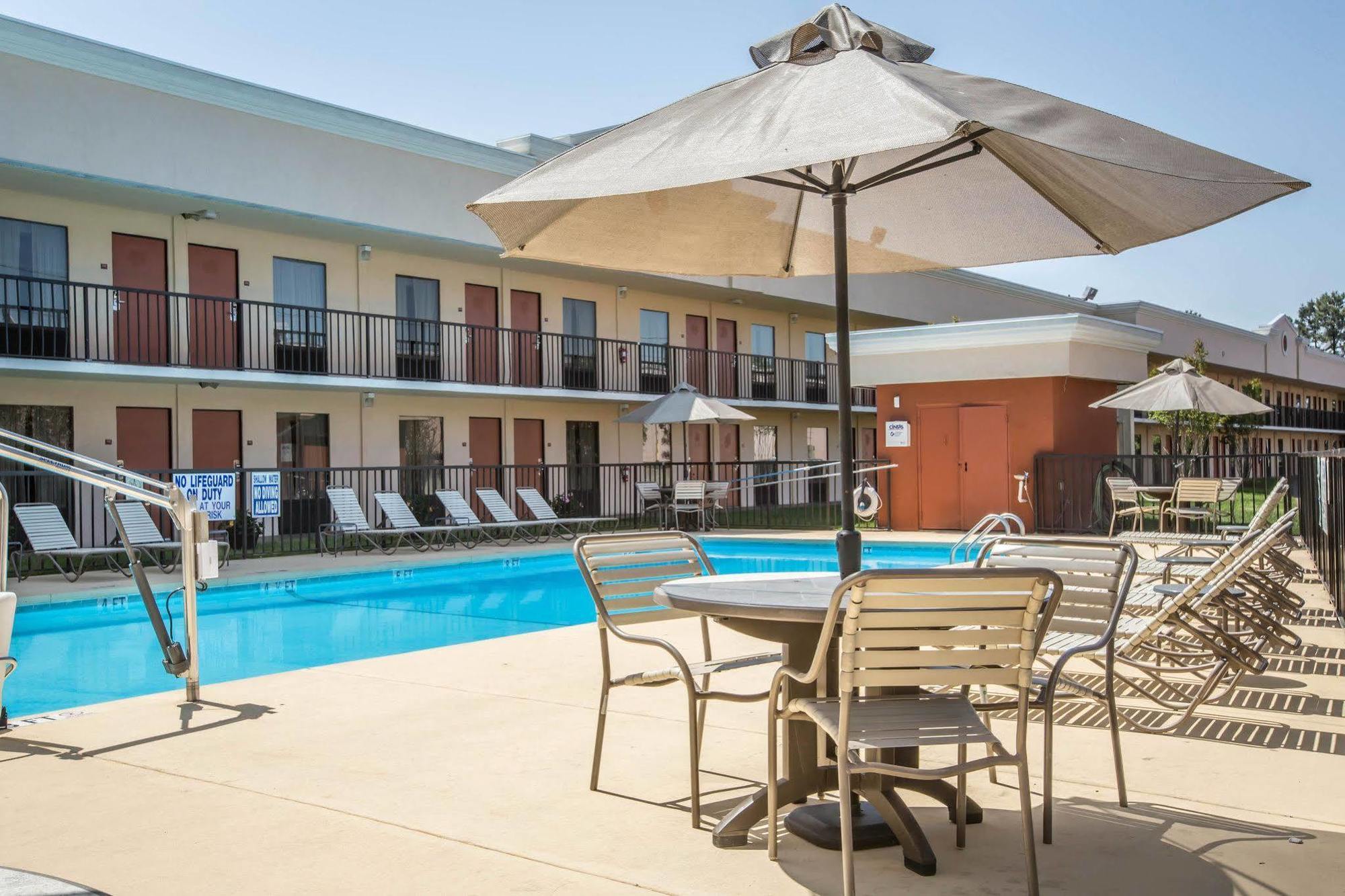 Quality Inn & Suites Greenville - Haywood Mall Экстерьер фото
